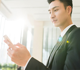 使用中国电信CTExcel加拿大手机卡服务的男性